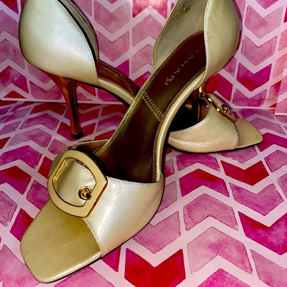 TAHARI “Riley” heels size 8.5